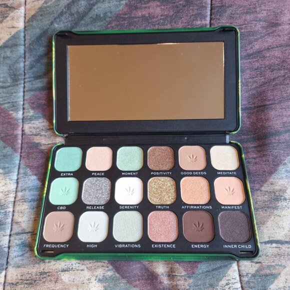 💚 Revolution Palette Duo — Chilled + Good Vibes Only - Picture 7 of 13